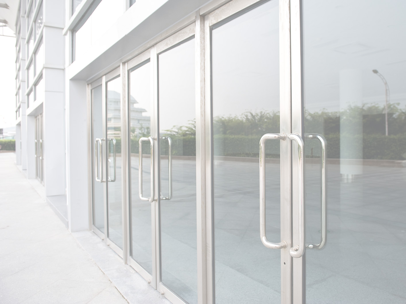 Puertas de aluminio con cristal para exterior en Alicante